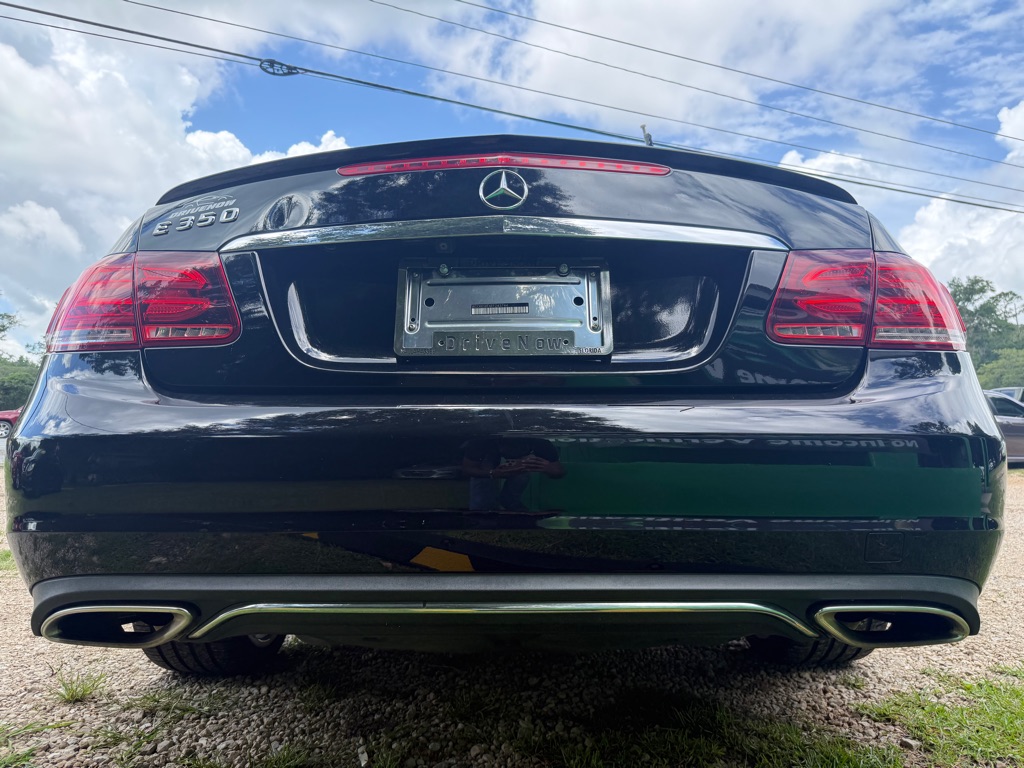 Photo 8 of this MERCEDES-BENZ E-CLASS