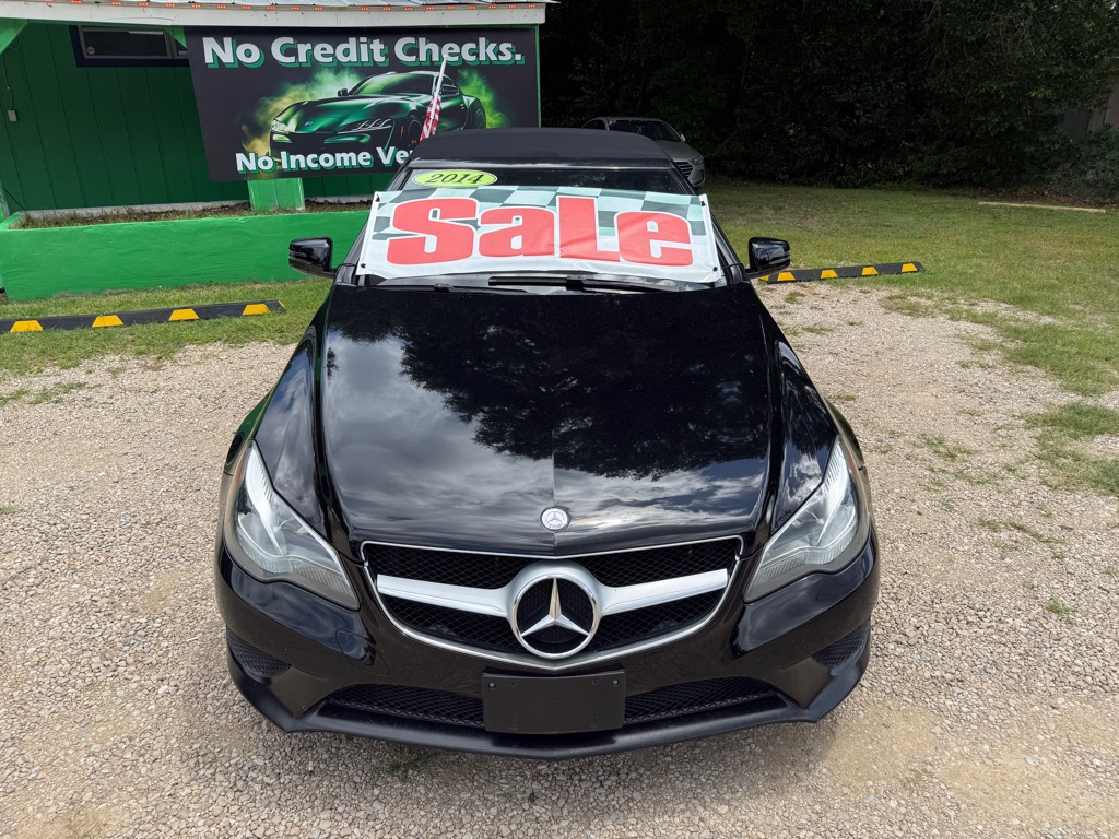 Photo 2 of this MERCEDES-BENZ E-CLASS
