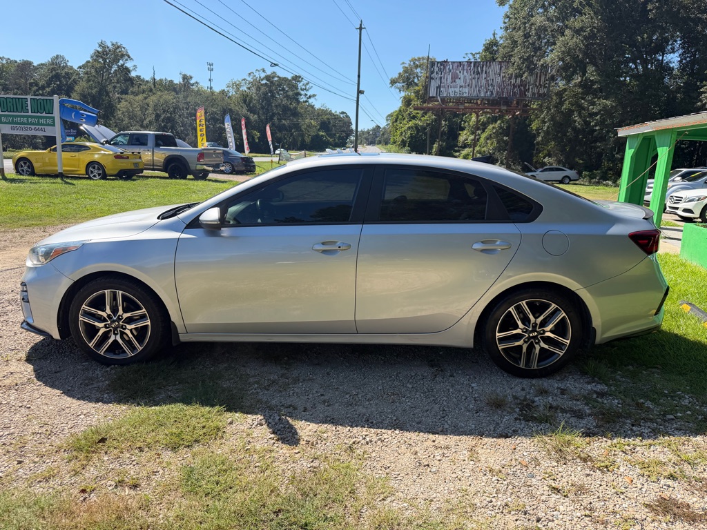 Photo 2 of this KIA FORTE