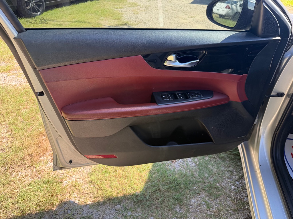 Photo 8 of this KIA FORTE