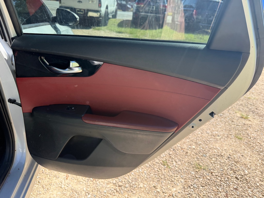 Photo 14 of this KIA FORTE
