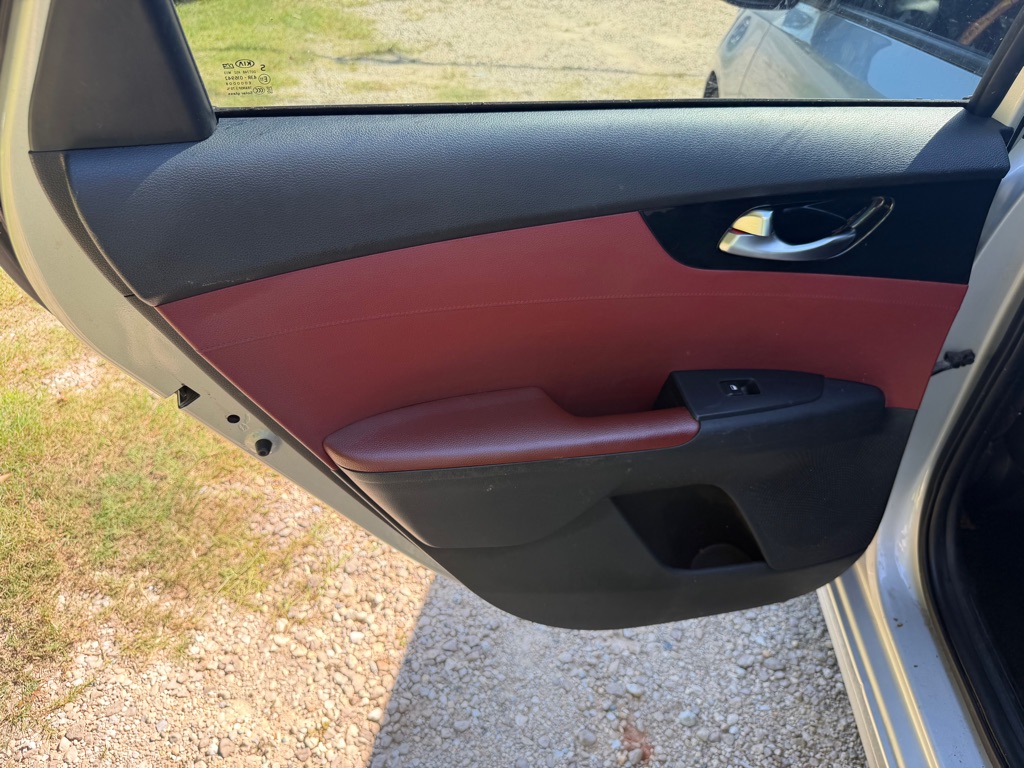 Photo 10 of this KIA FORTE
