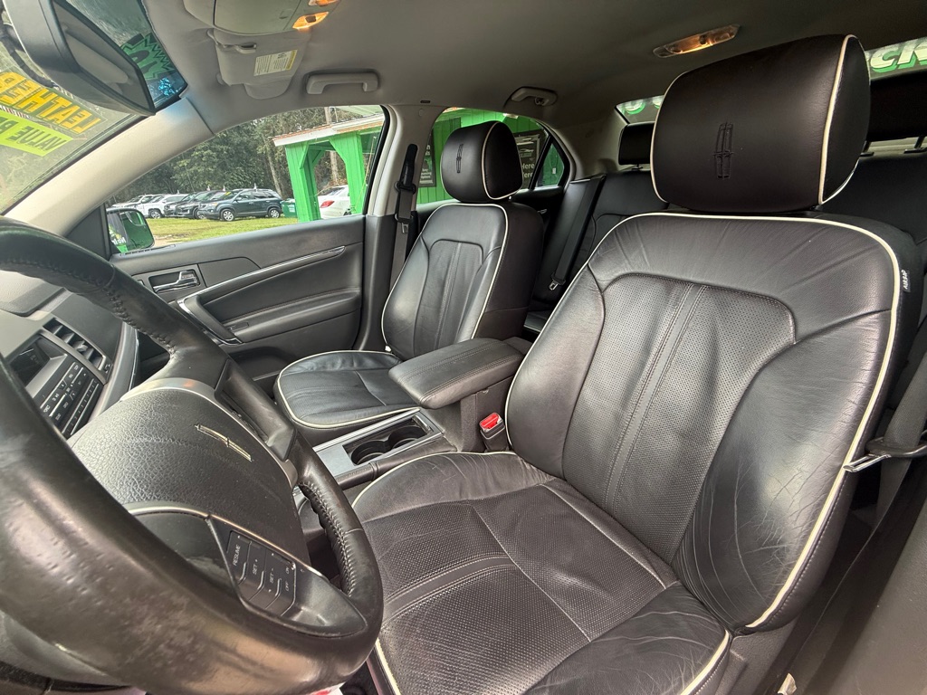 Photo 18 of this LINCOLN MKZ