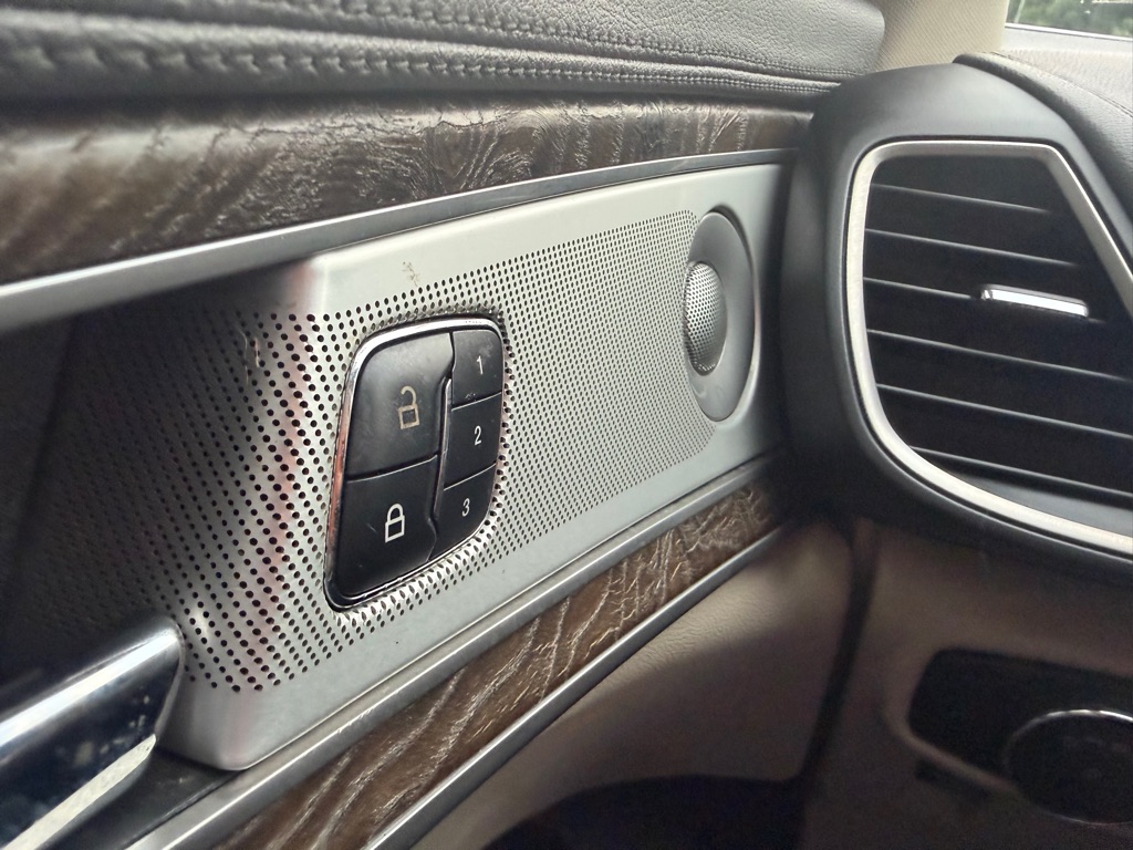 Photo 42 of this LINCOLN MKX
