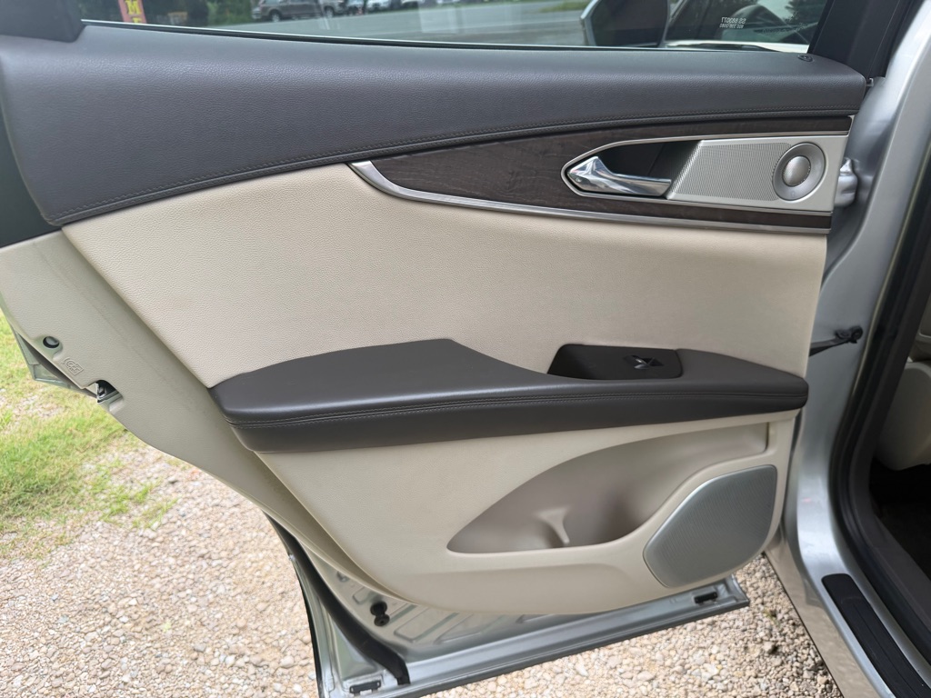 Photo 16 of this LINCOLN MKX