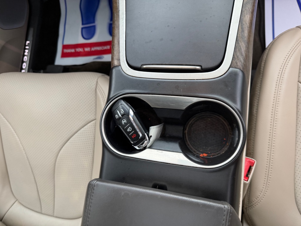 Photo 30 of this LINCOLN MKX