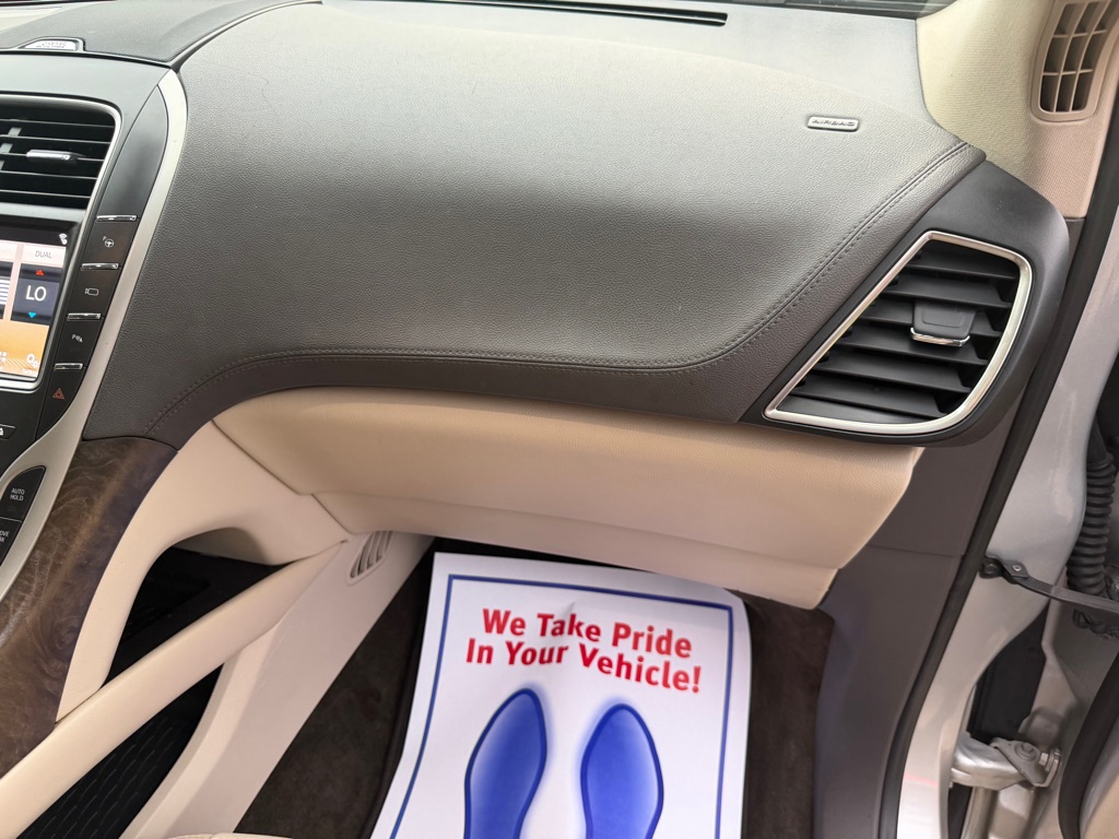 Photo 27 of this LINCOLN MKX