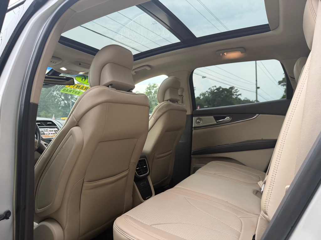Photo 17 of this LINCOLN MKX