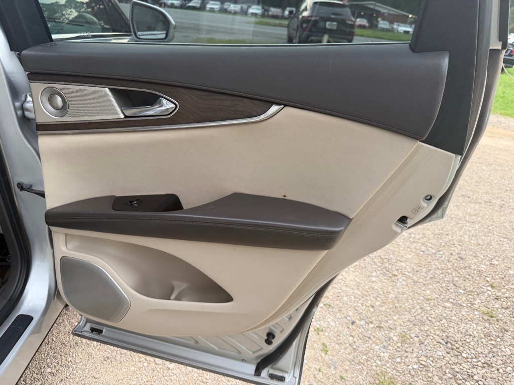 Photo 23 of this LINCOLN MKX