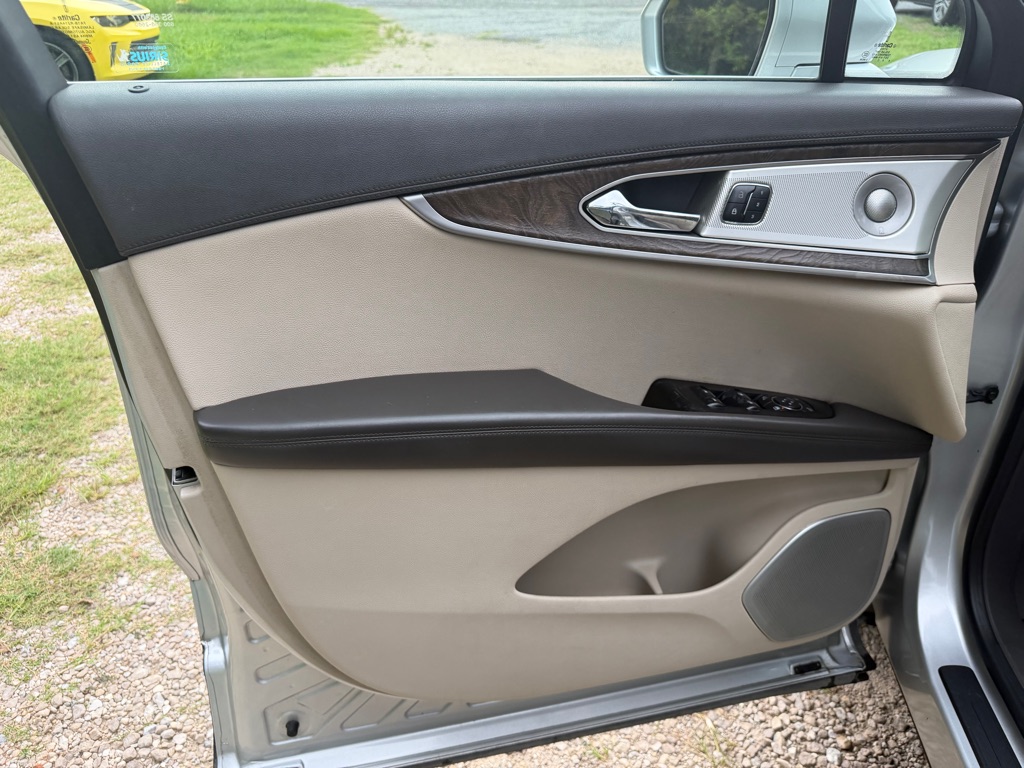 Photo 13 of this LINCOLN MKX