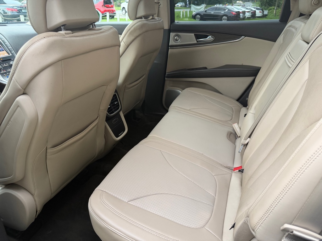 Photo 18 of this LINCOLN MKX