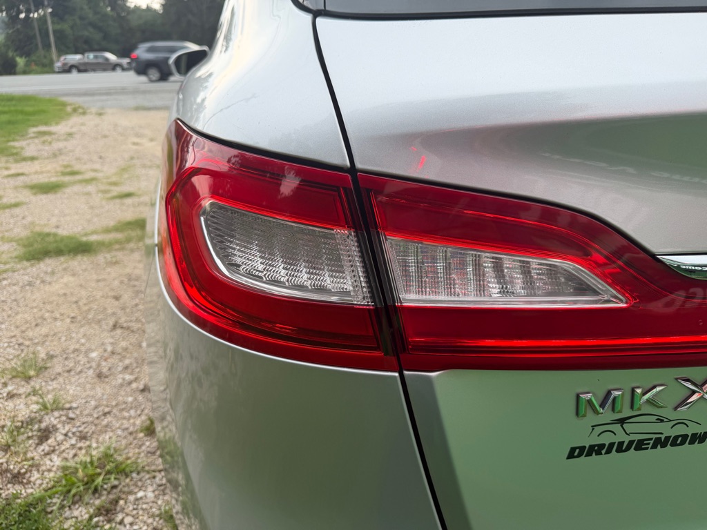Photo 10 of this LINCOLN MKX