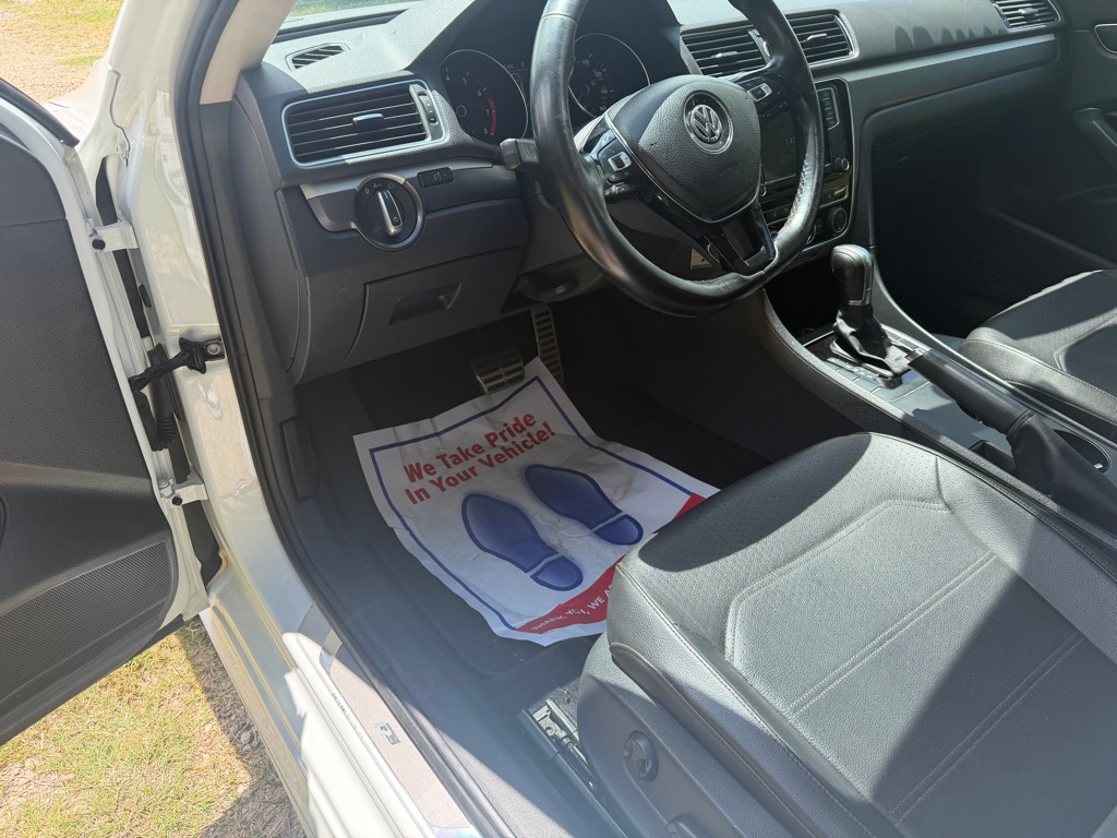 Photo 9 of this VOLKSWAGEN PASSAT
