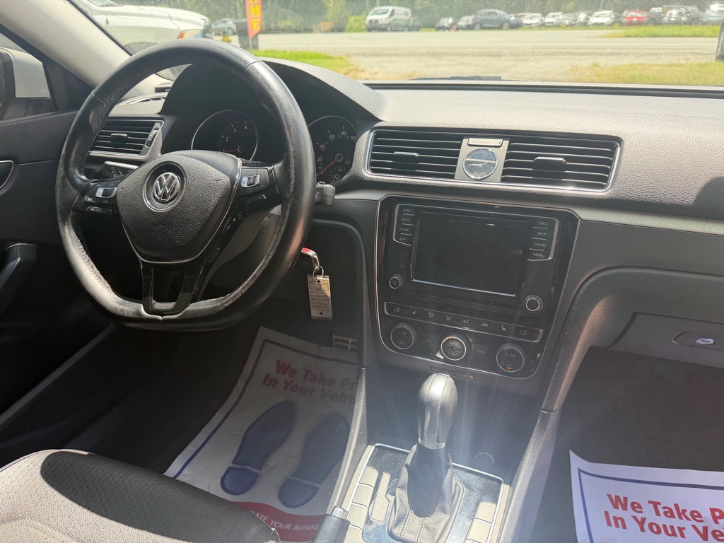 Photo 16 of this VOLKSWAGEN PASSAT