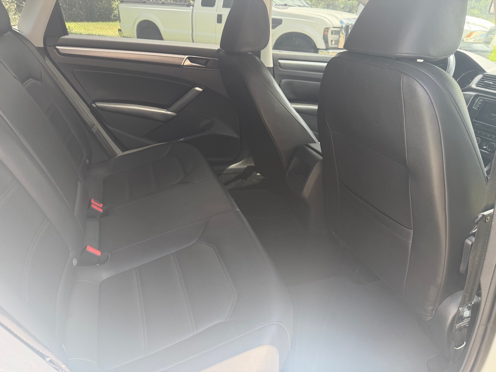 Photo 14 of this VOLKSWAGEN PASSAT