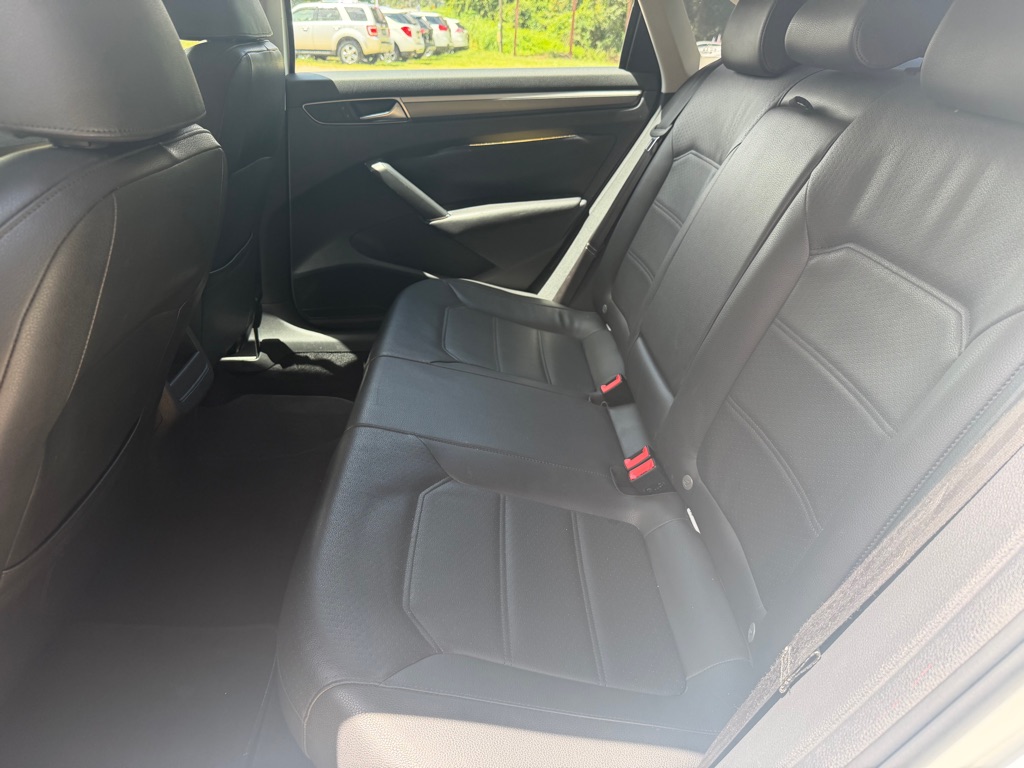 Photo 11 of this VOLKSWAGEN PASSAT