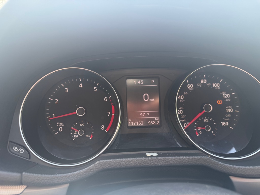 Photo 23 of this VOLKSWAGEN PASSAT