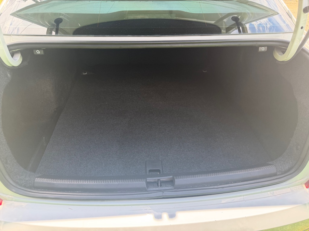 Photo 12 of this VOLKSWAGEN PASSAT