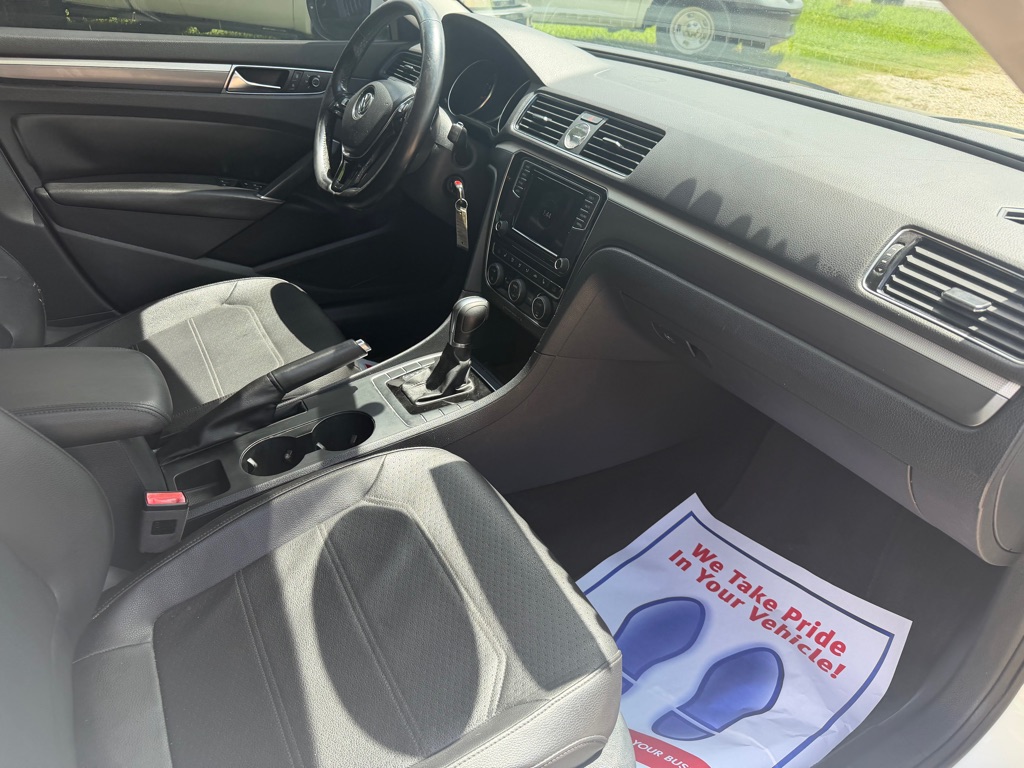 Photo 15 of this VOLKSWAGEN PASSAT