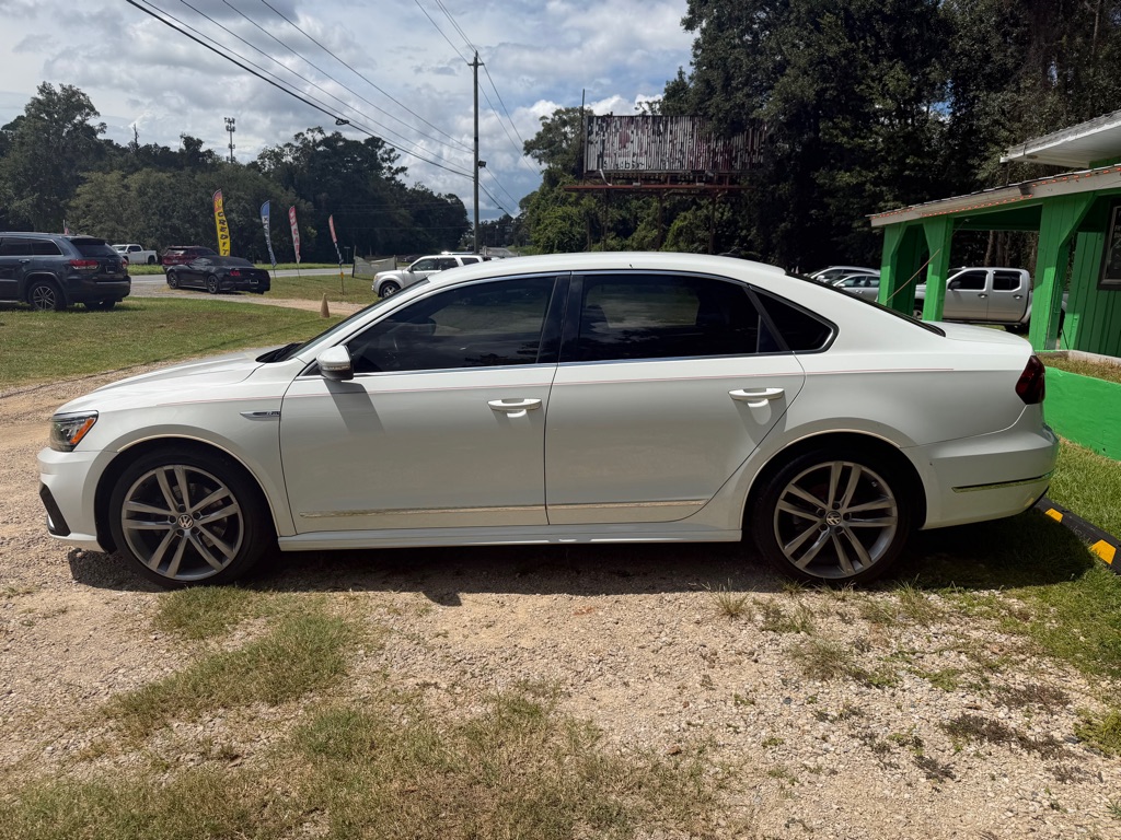 Photo 2 of this VOLKSWAGEN PASSAT