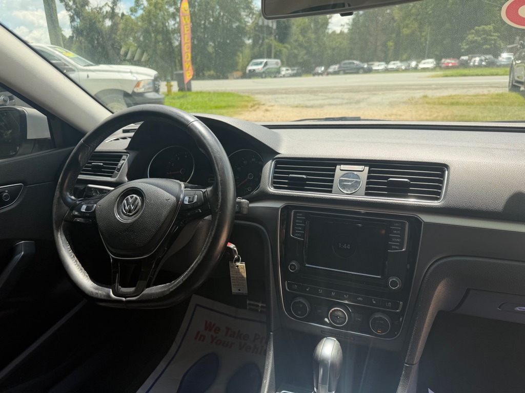 Photo 17 of this VOLKSWAGEN PASSAT