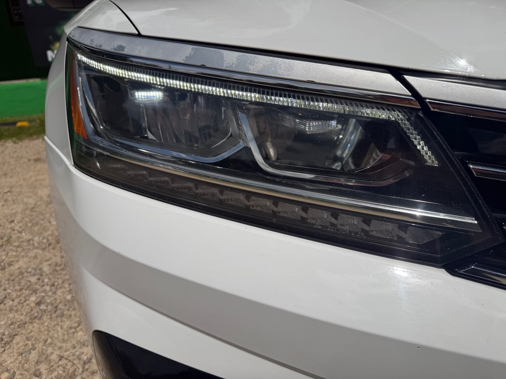 Photo 7 of this VOLKSWAGEN PASSAT