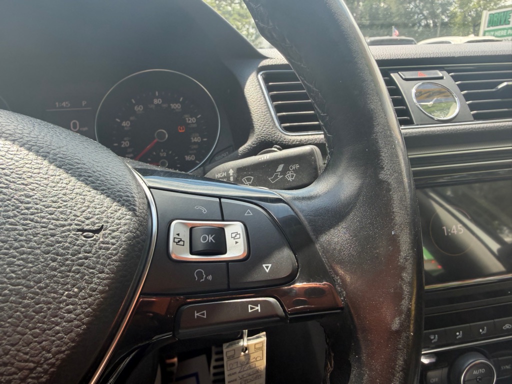 Photo 20 of this VOLKSWAGEN PASSAT