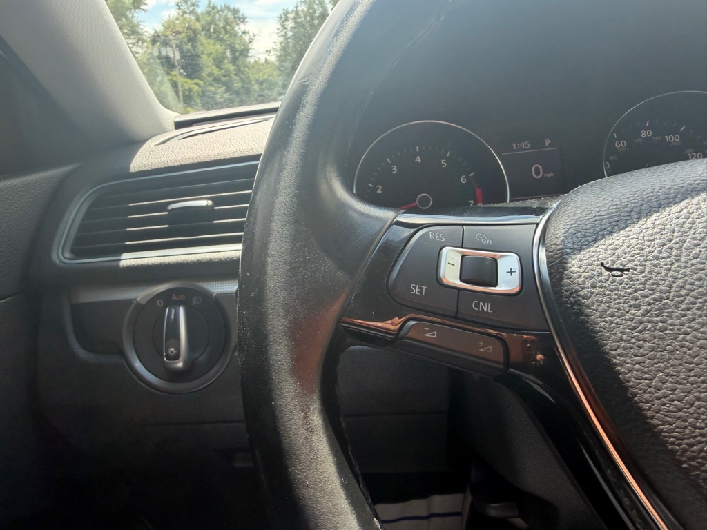 Photo 21 of this VOLKSWAGEN PASSAT
