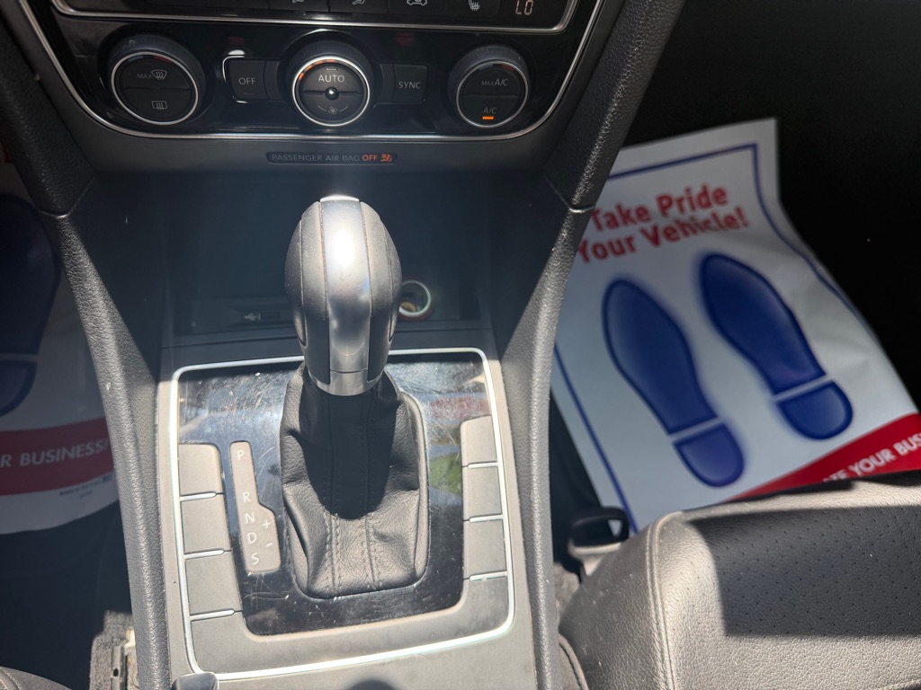 Photo 18 of this VOLKSWAGEN PASSAT