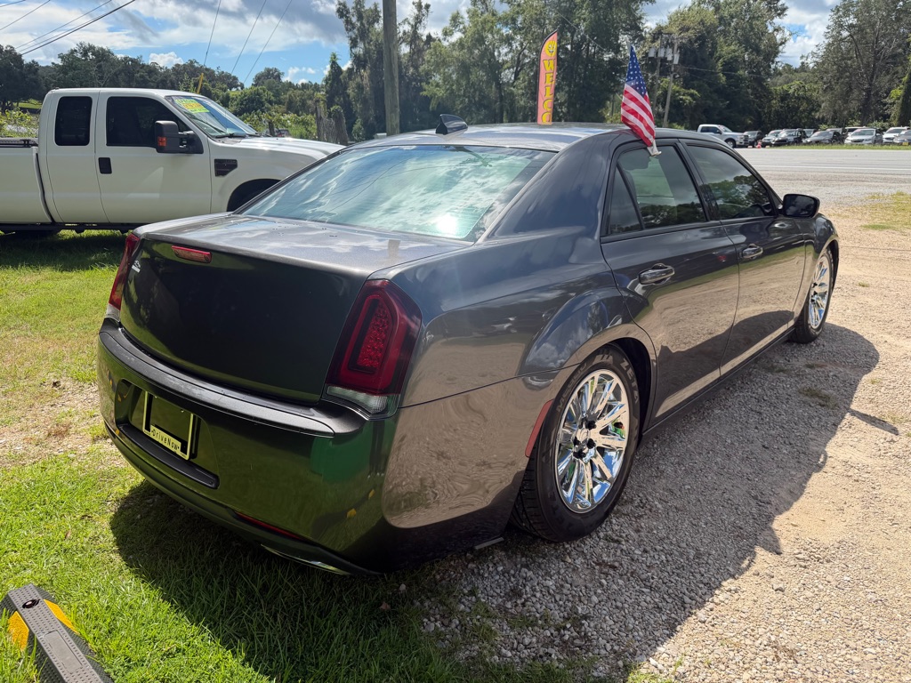 Photo 5 of this CHRYSLER 300