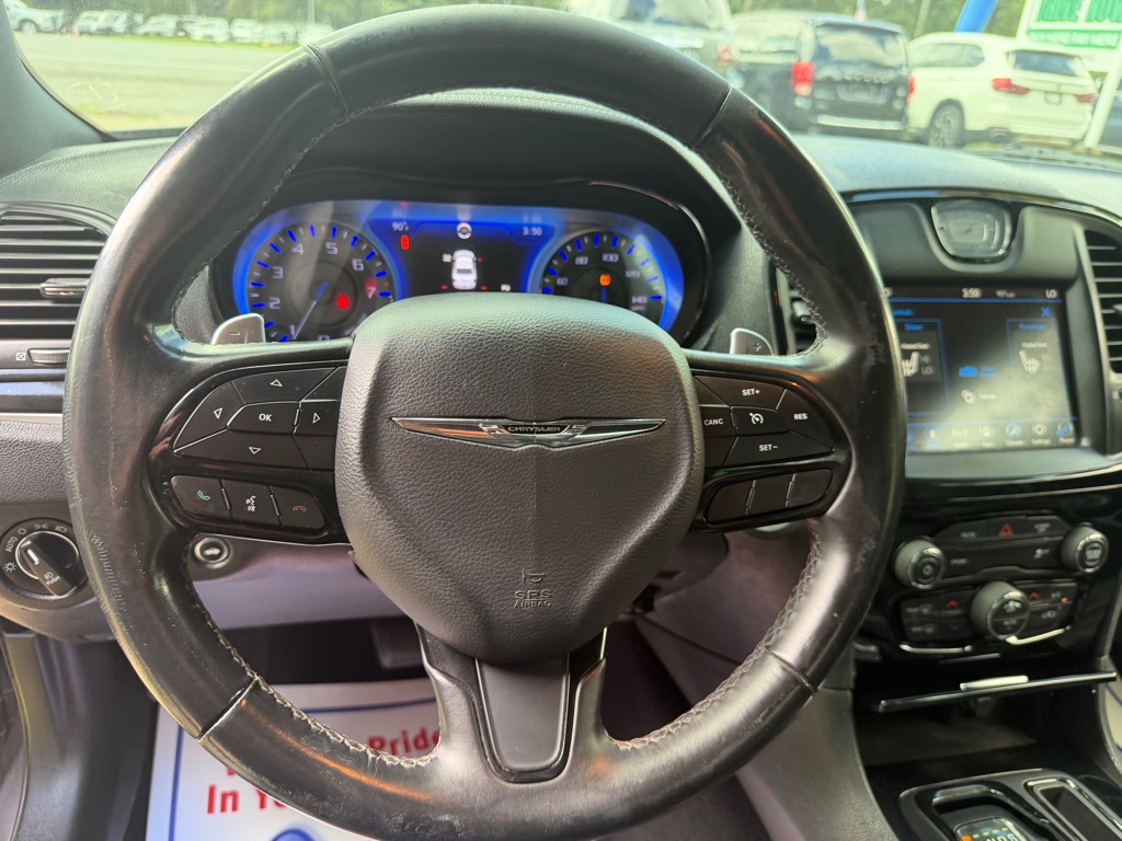 Photo 32 of this CHRYSLER 300