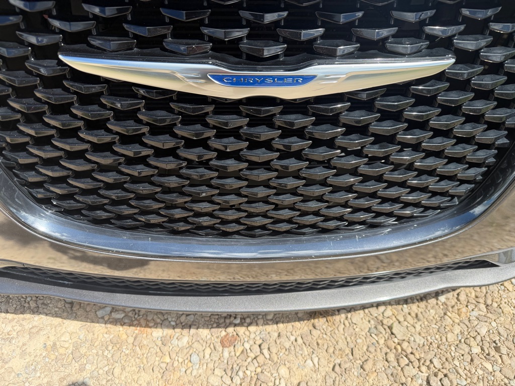 Photo 9 of this CHRYSLER 300