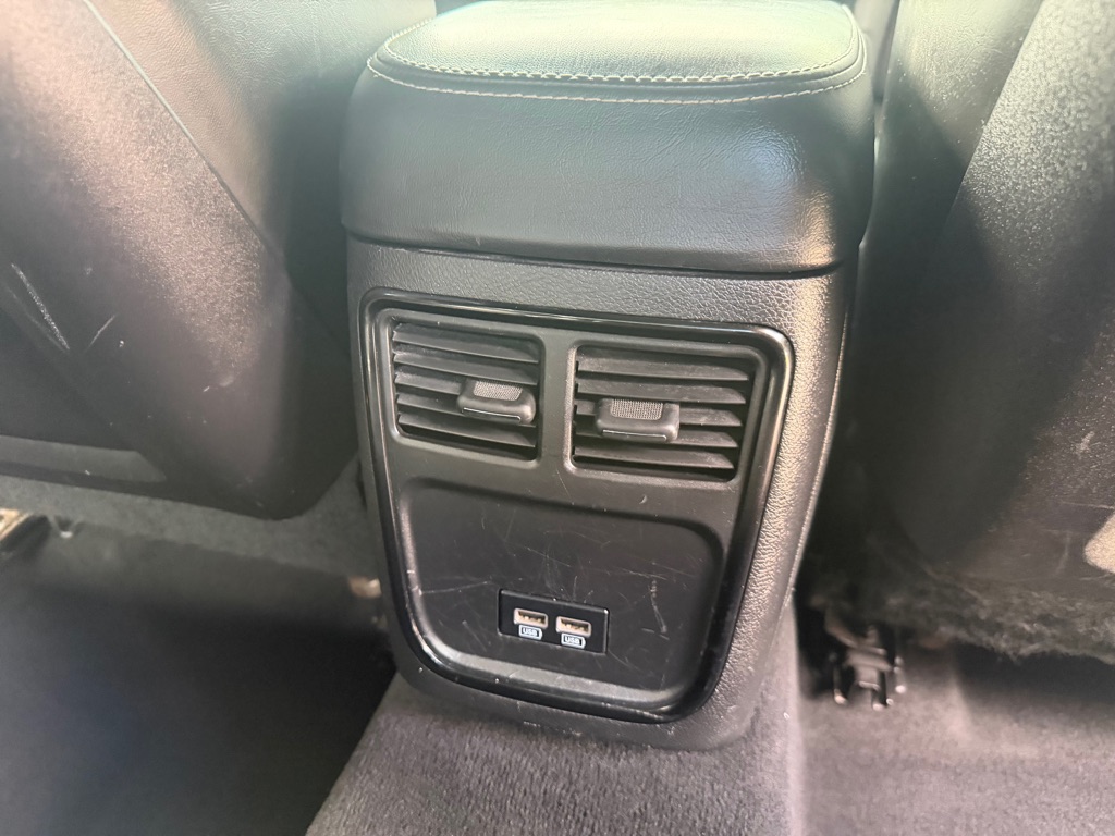 Photo 18 of this CHRYSLER 300