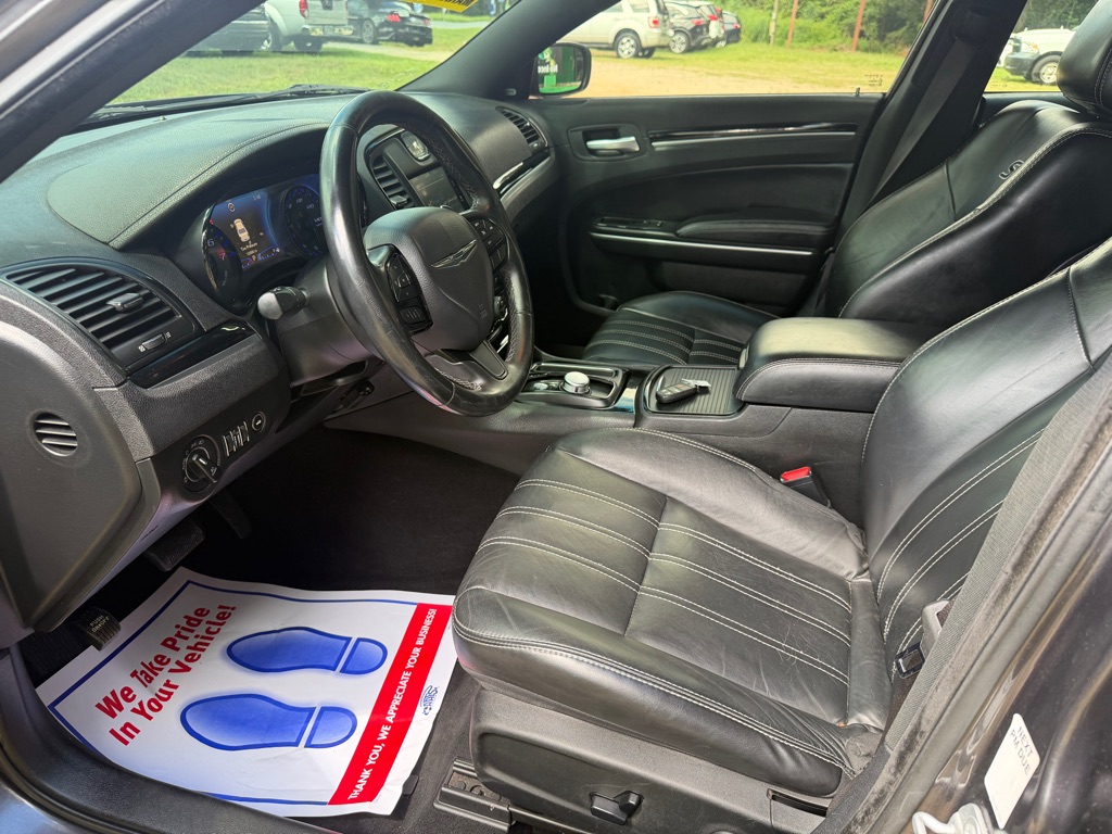 Photo 13 of this CHRYSLER 300