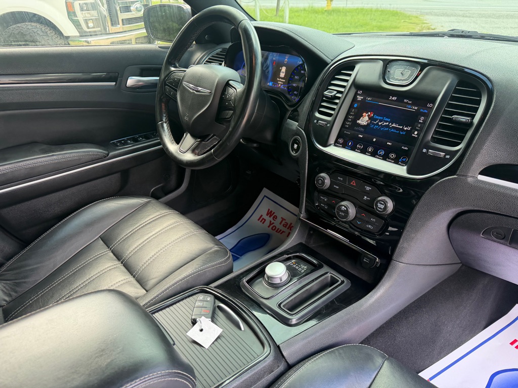 Photo 23 of this CHRYSLER 300