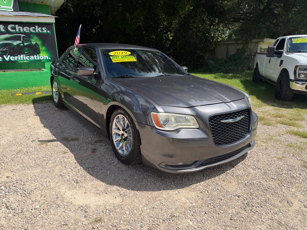 Photo 7 of this CHRYSLER 300