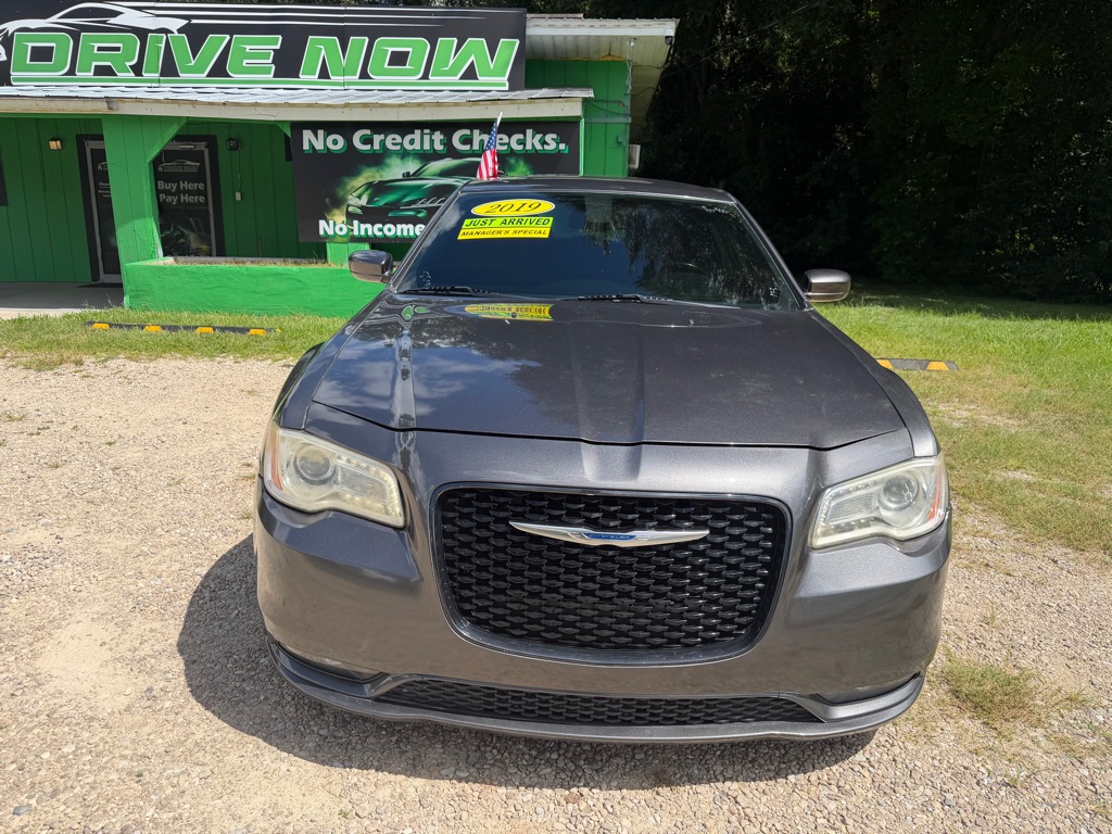 Photo 8 of this CHRYSLER 300