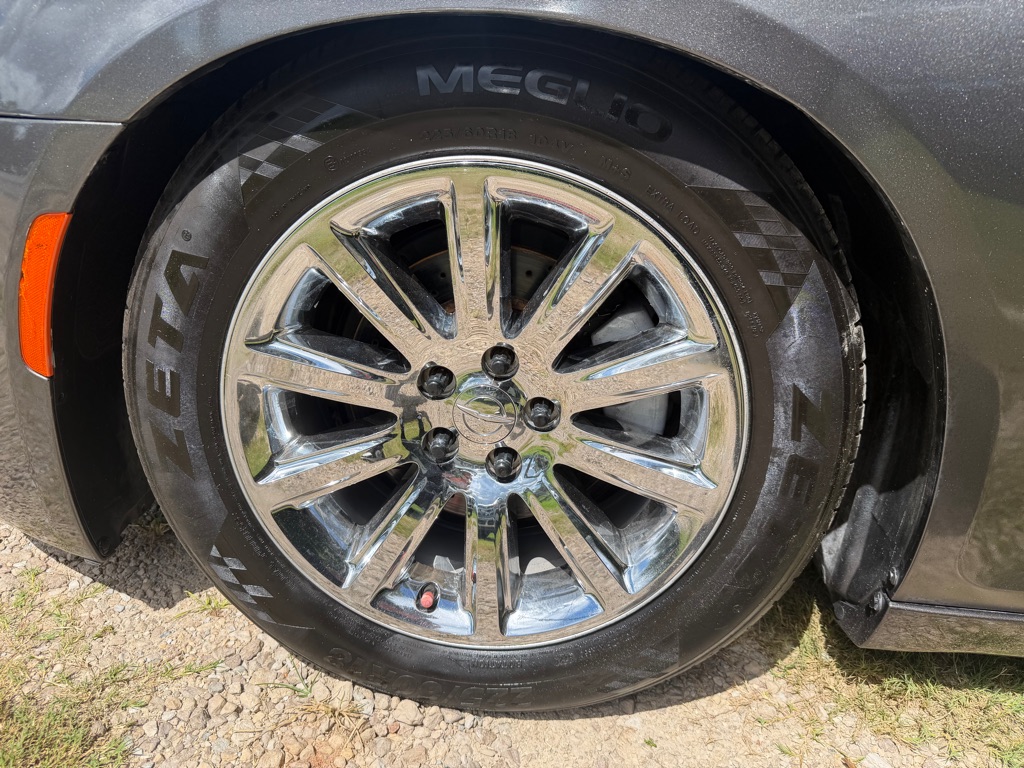 Photo 10 of this CHRYSLER 300