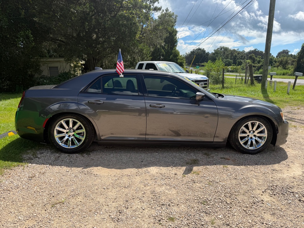 Photo 6 of this CHRYSLER 300