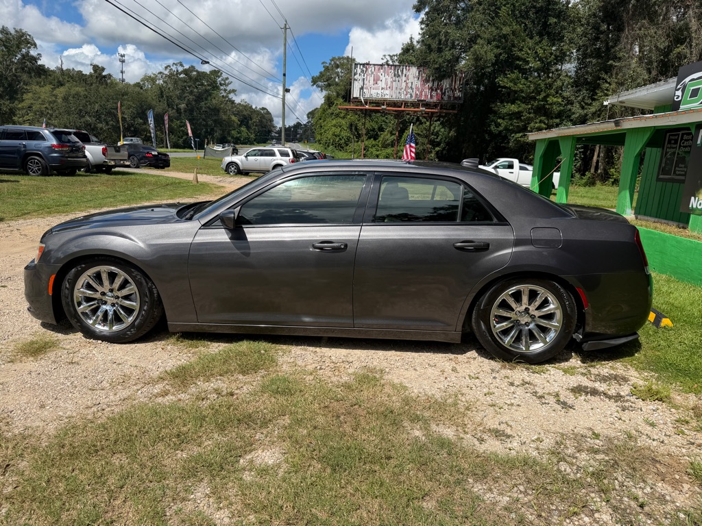 Photo 2 of this CHRYSLER 300
