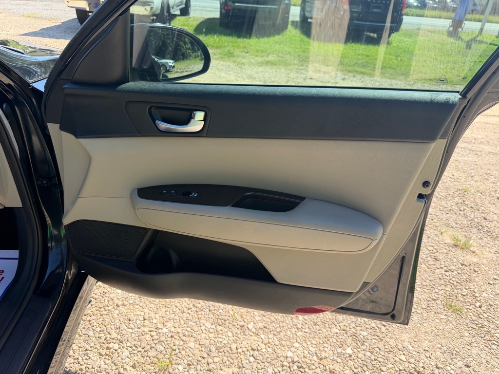 Photo 21 of this KIA OPTIMA