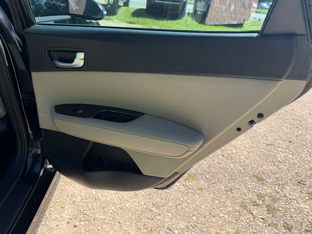 Photo 19 of this KIA OPTIMA