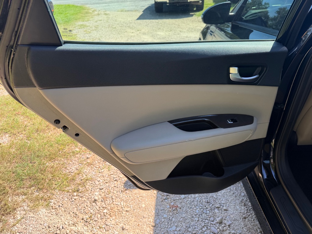Photo 16 of this KIA OPTIMA