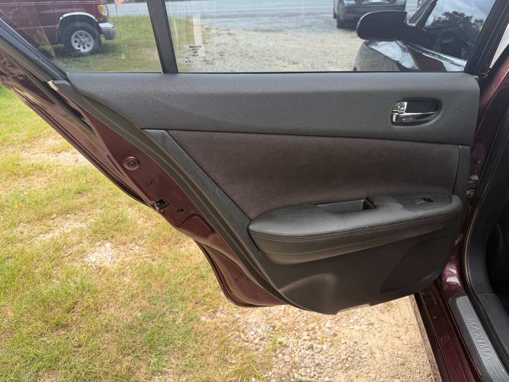 Photo 11 of this NISSAN MAXIMA