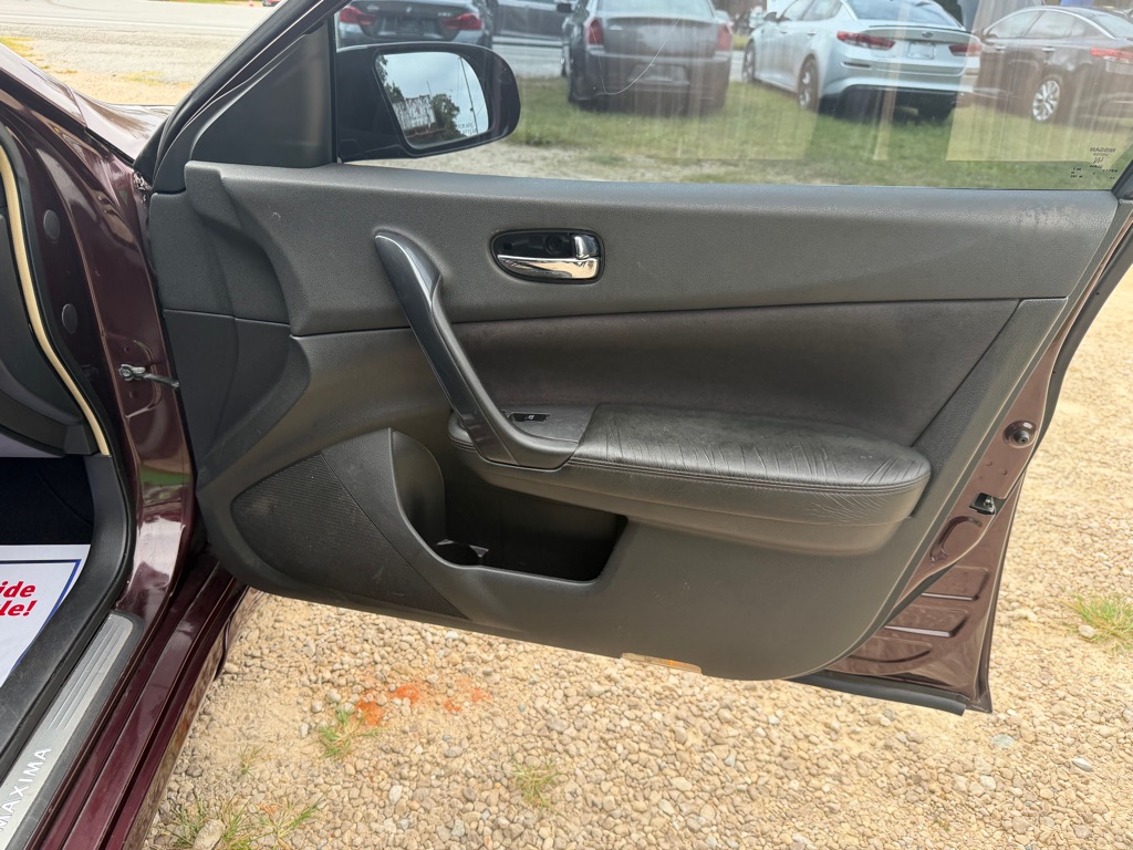 Photo 15 of this NISSAN MAXIMA