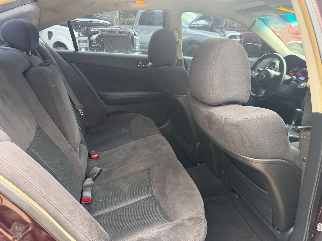 Photo 14 of this NISSAN MAXIMA