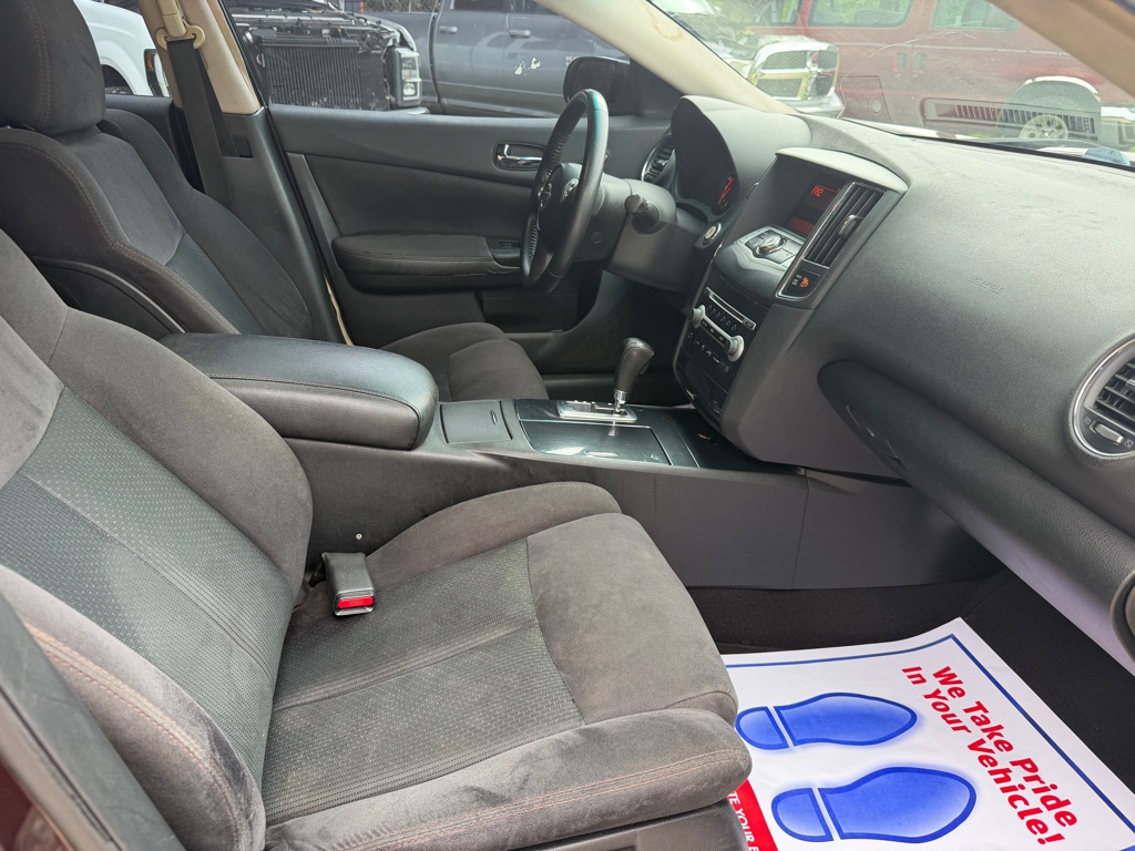Photo 16 of this NISSAN MAXIMA