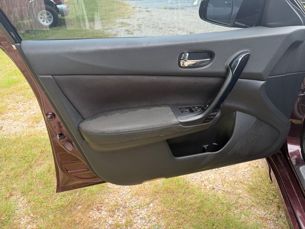 Photo 9 of this NISSAN MAXIMA