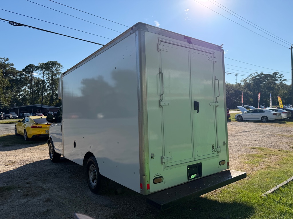 Photo 4 of this CHEVROLET EXPRESS G3500