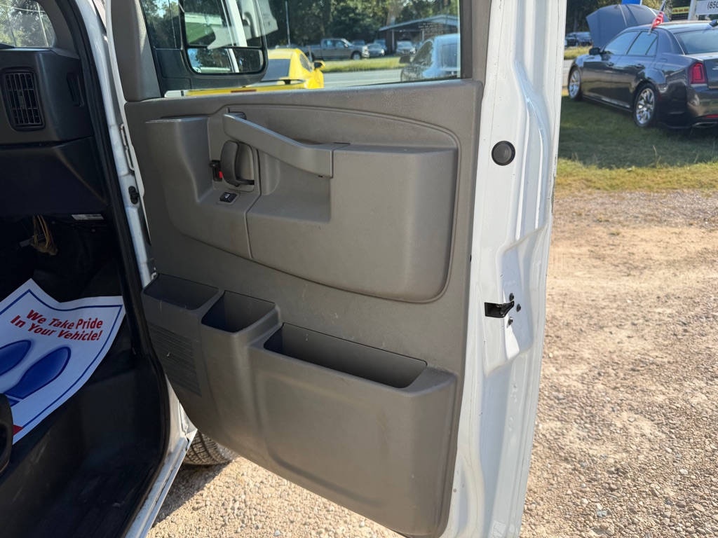Photo 28 of this CHEVROLET EXPRESS G3500